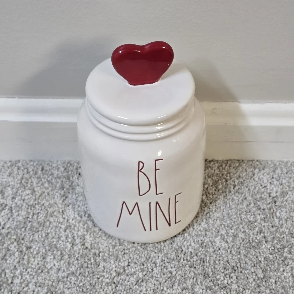 Rae Dunn BE MINE baby Valentines‎ canister with heart lid.